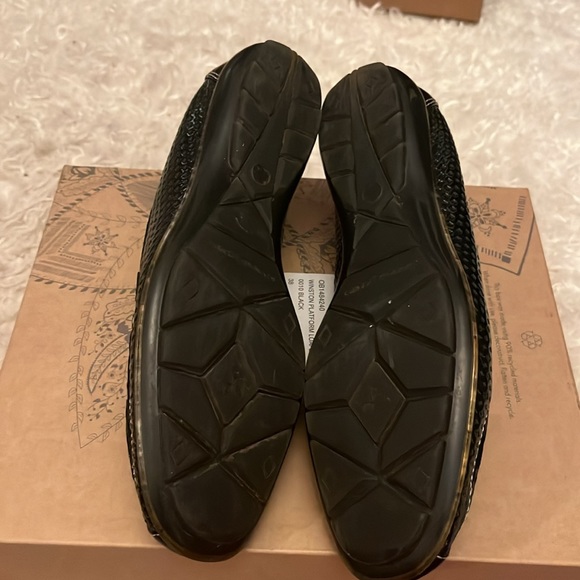 Two pair of Donald Pliner’s driving moccasins size 8. Excellent condition. - Picture 6 of 6